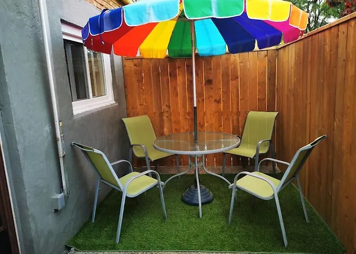 Patio Prive, Hebergement Equipe Et Spacieux.